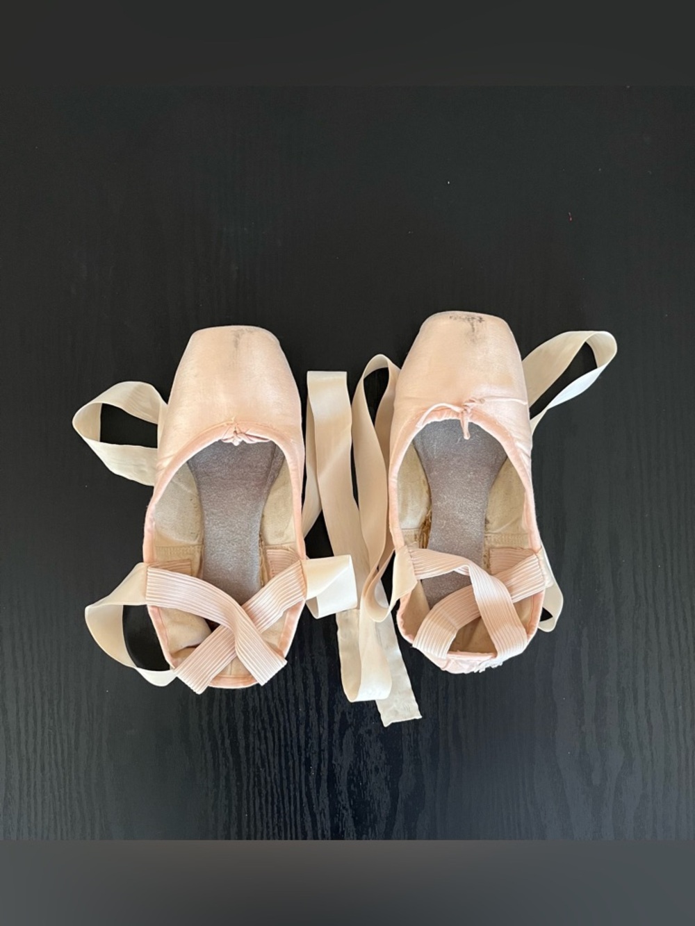 Suffolk Sheffield Pointe Shoes with Ribbons and Elastics
4 1/2 XXN